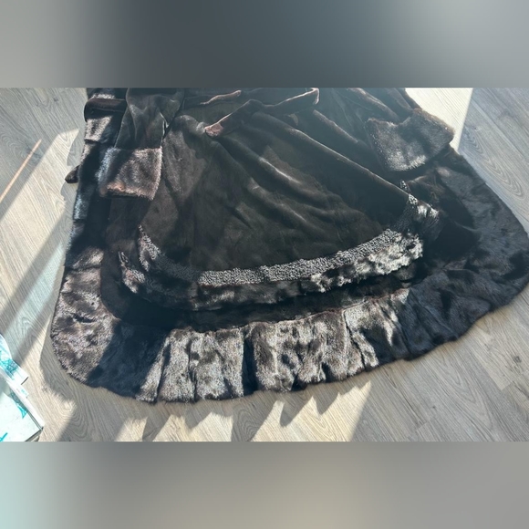 Black diamond Mink coat. - Picture 10 of 12